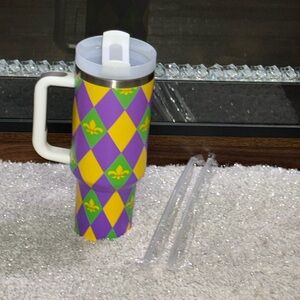 Mardi Gras 40 ounce tumbler with two straws!